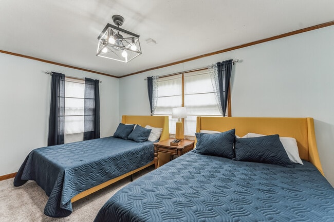 Building Photo - 1857 E Holmes Rd