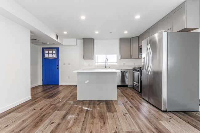 Building Photo - 1121 N Berendo St