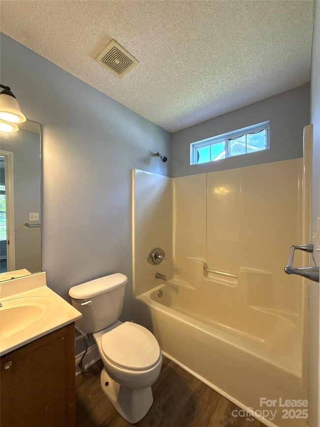 Building Photo - 3025 Longspur Dr