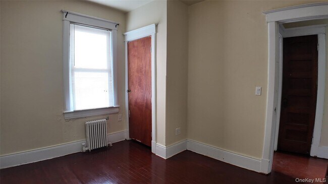 Building Photo - 8 Morris Crescent