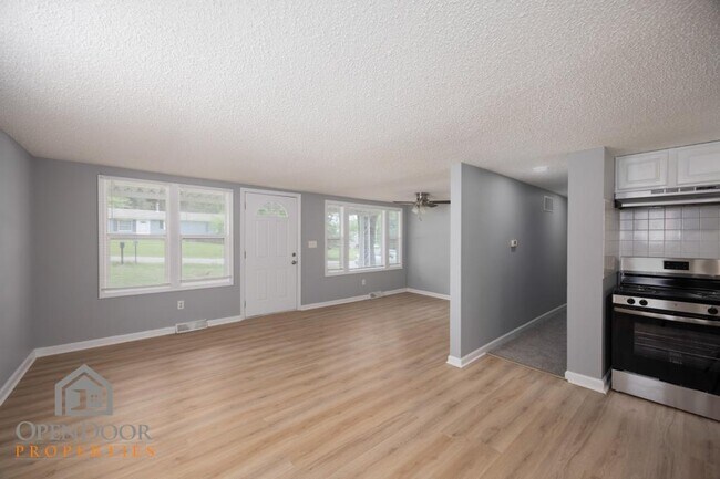 Building Photo - 530 S 71st St
