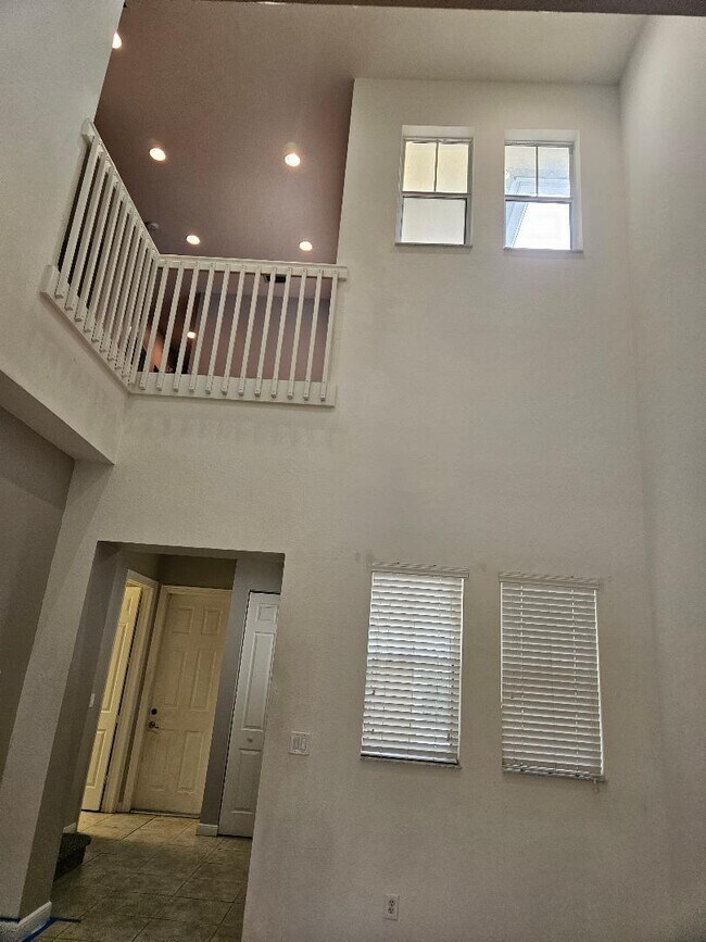 Building Photo - 1750 Mission Ct