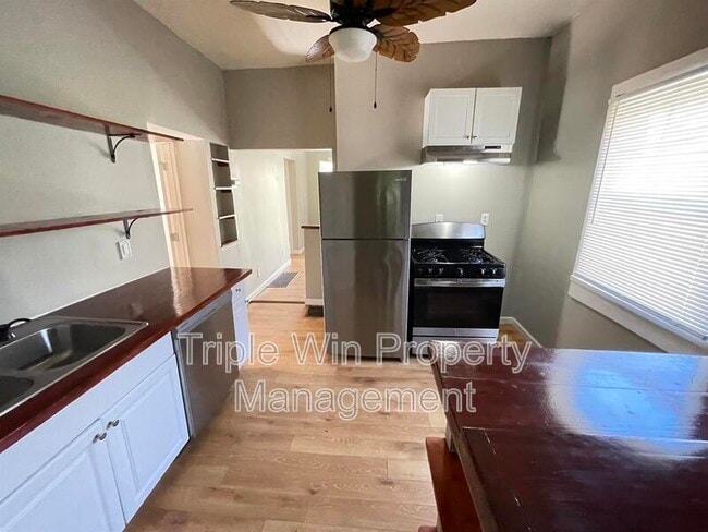 Building Photo - 4831 Oldenburg Ave
