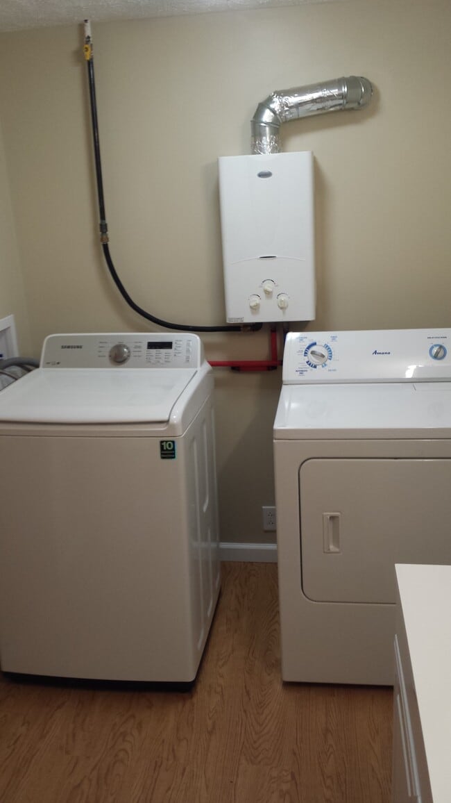 Building Photo - 504 24th St