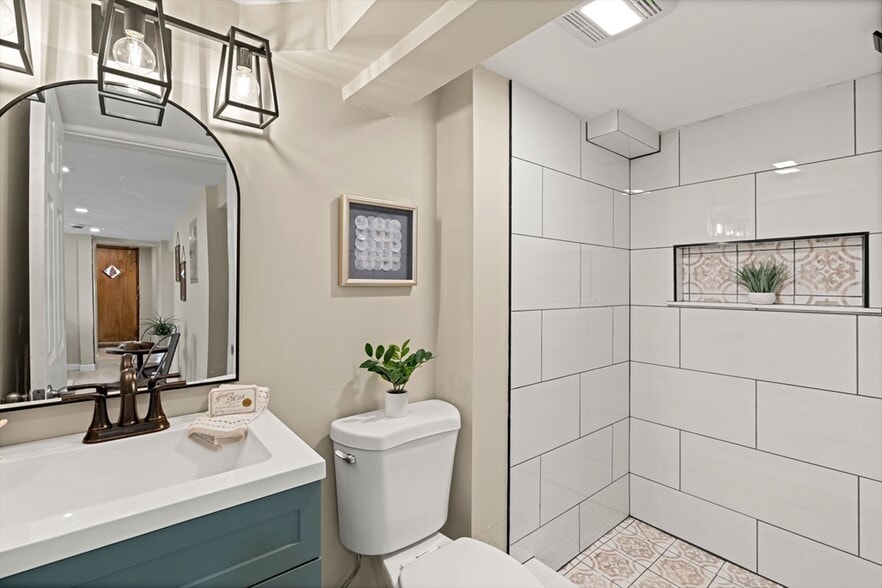 Building Photo - 47 Roosevelt St