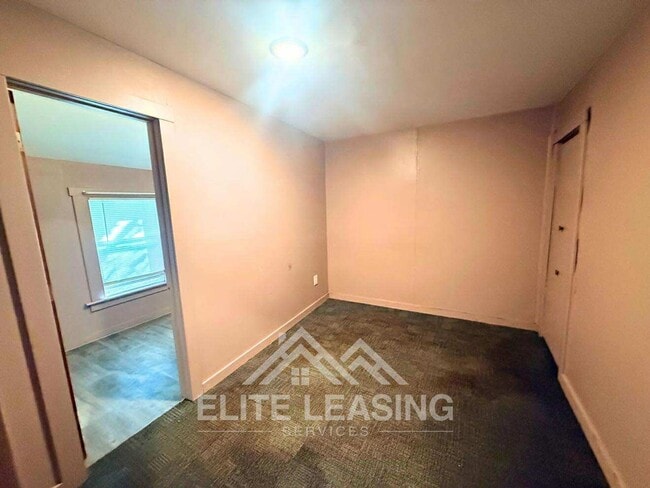Building Photo - 4 Bedroom | 2 Bathroom Home – Spacious and Inviting!