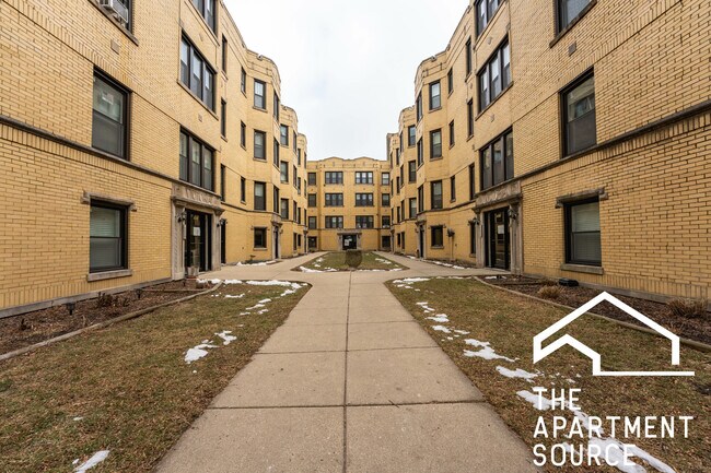 Building Photo - 3815 N Greenview Ave