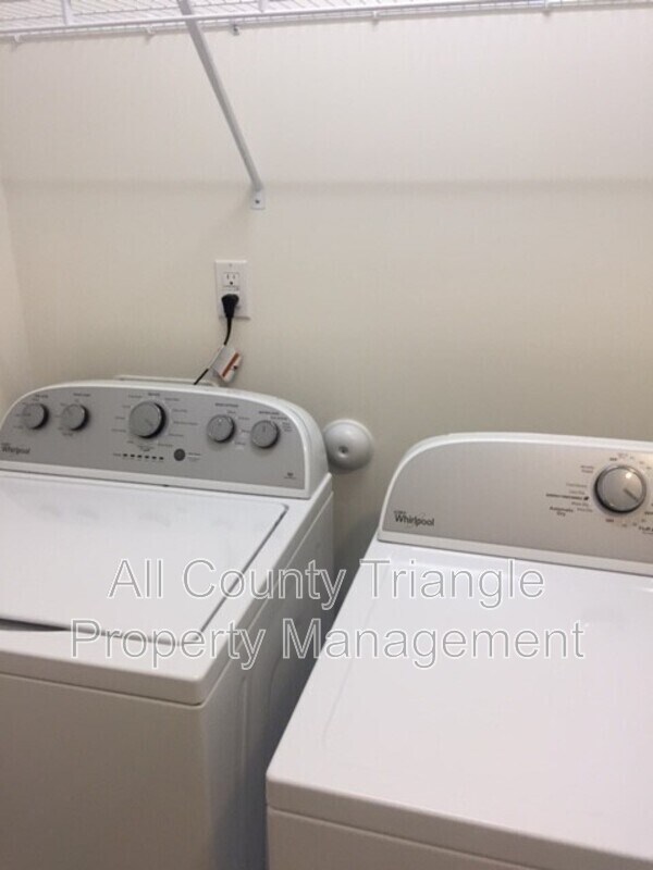 Building Photo - 412 Irving Way