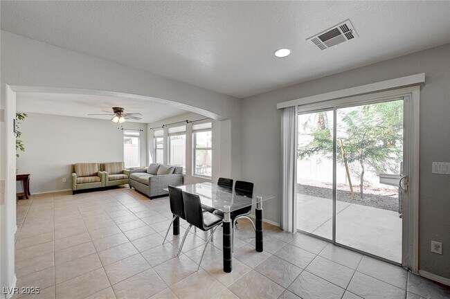 Building Photo - 2586 Begonia Valley Ave