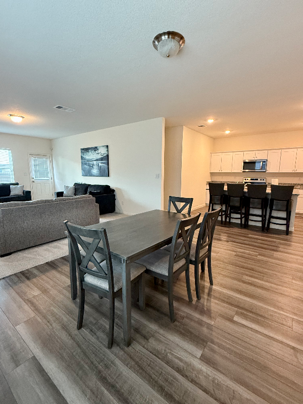 Building Photo - 107 Waterbuck Lp