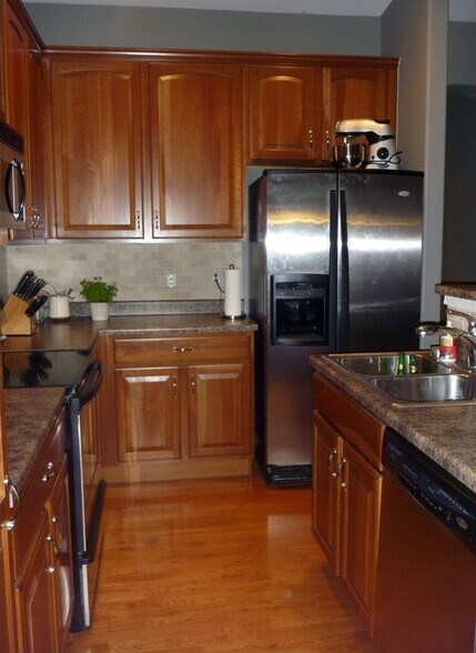 Building Photo - 6724 S Winnipeg Cir