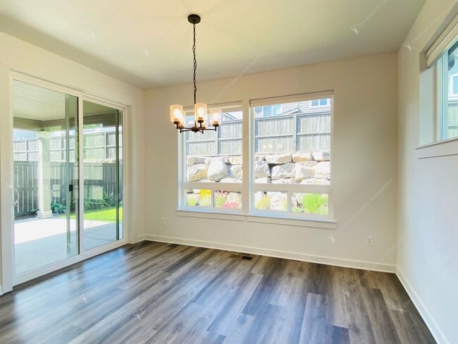 Building Photo - Bright & Spacious SE Bend Retreat with Vau...