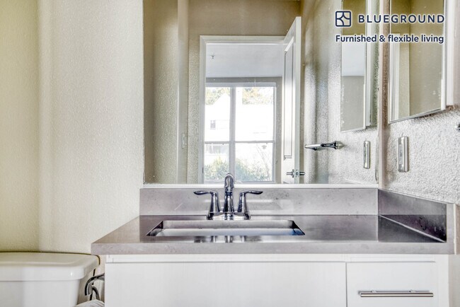 Building Photo - 801 Church St