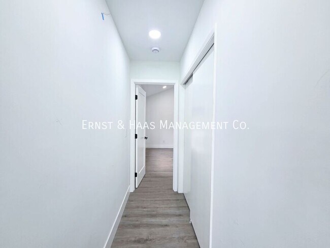Building Photo - 3041 Yellowtail Dr