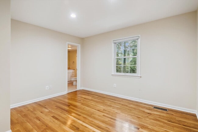 Building Photo - 5 BR 4.5 BA home with inground heated pool and extensive hardscape!