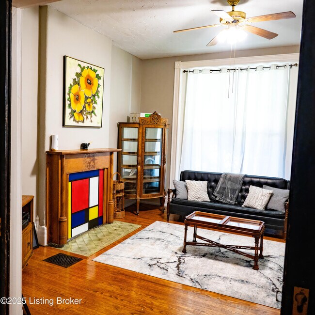 Primary Photo - 1331 S Floyd St