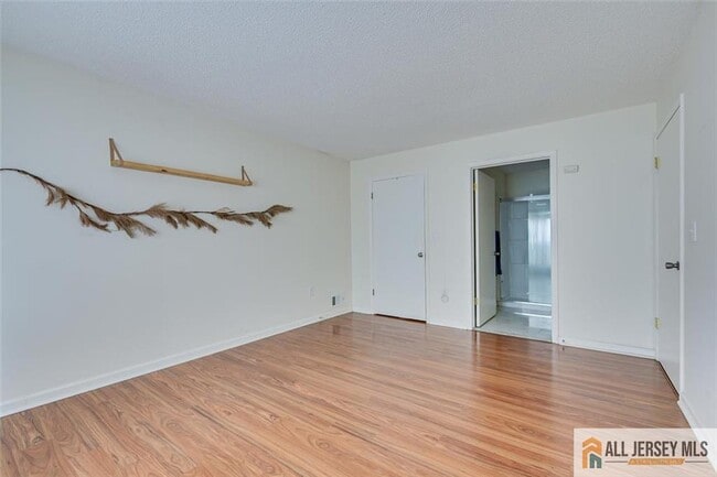 Building Photo - 69 Amberly Ct