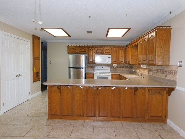 Building Photo - Charming 3 Bed 2 Bath House