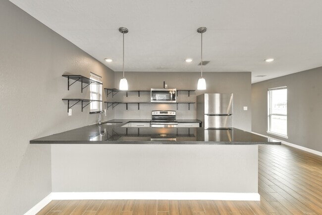 Building Photo - 1210 Airline N