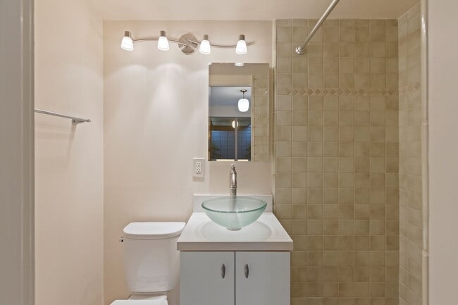 Building Photo - 10347 Cozycroft Ave