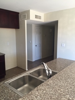 Building Photo - 4 Bedroom 2 Bathroom- Gilbert & Southern