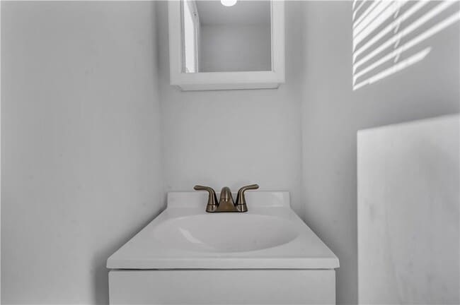 Building Photo - 78 Old Oak Ave