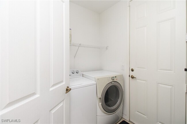 Building Photo - 1355 Mariposa Cir