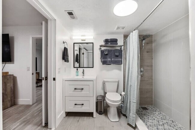 Building Photo - 2360 SW Archer Rd