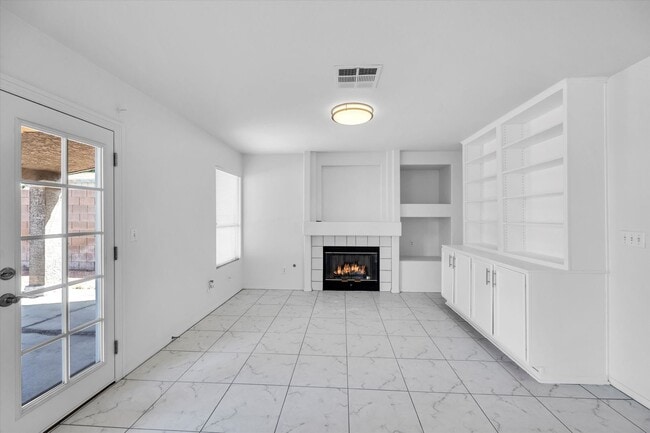 Building Photo - SE!!  Windmill and 215!! Newly remodeled!! All Tile Floors down stairs!! Low Maintenance Desert L...