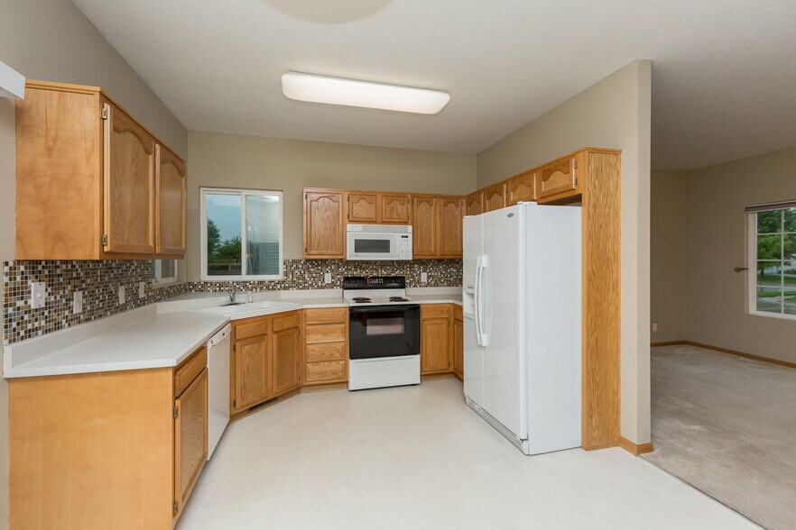 Kitchen 3 - 505 SE Crabapple Dr
