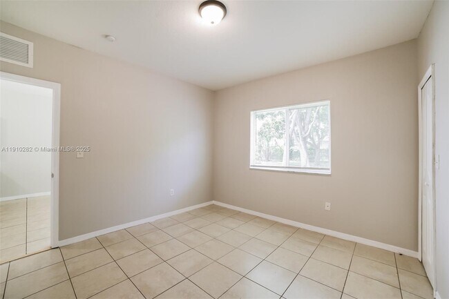 Building Photo - 10131 W Indigo St