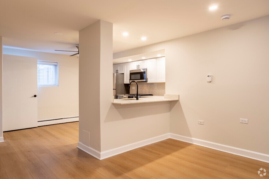 1BR, 1BA - 500SF - Dining Room - 143 Ann St