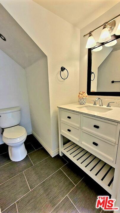 Building Photo - 15180 Carnation St