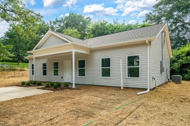 Building Photo - So Much Space in Hueytown – Beautifully Renovated & Move-In Ready!