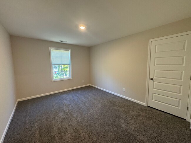 Building Photo - 207 Mountaindale Dr