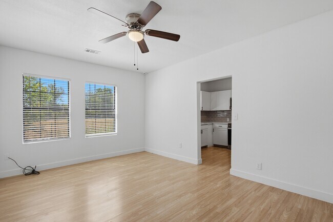 Building Photo - 406 Grayson St