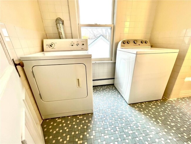 Building Photo - 2193 1st St