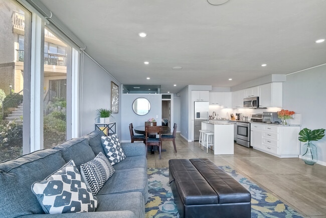 Building Photo - 190 Del Mar Shores Terrace