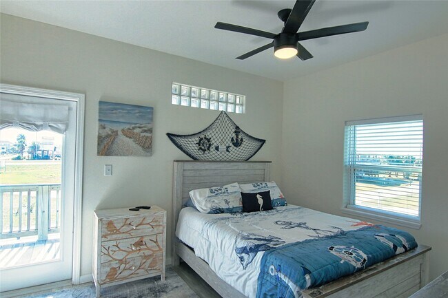 Building Photo - 14146 Miramar Dr