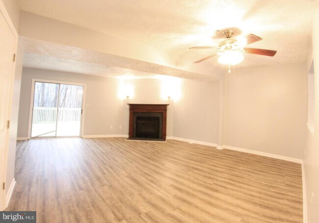 Building Photo - 6912 Myersview Dr