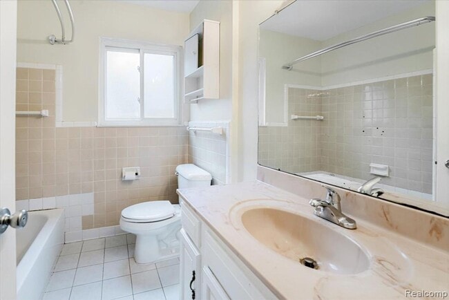 Building Photo - Location! Location! Location!