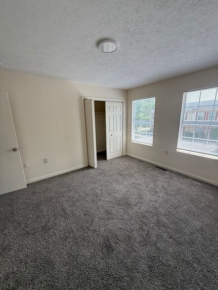 Building Photo - 372 Woodstock Ln