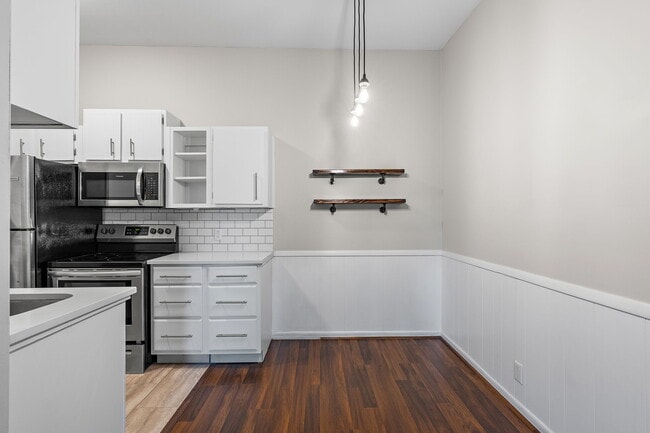 Building Photo - 4425 Westlawn Dr