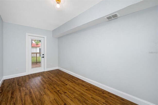 Building Photo - 2851 W Bay Ave