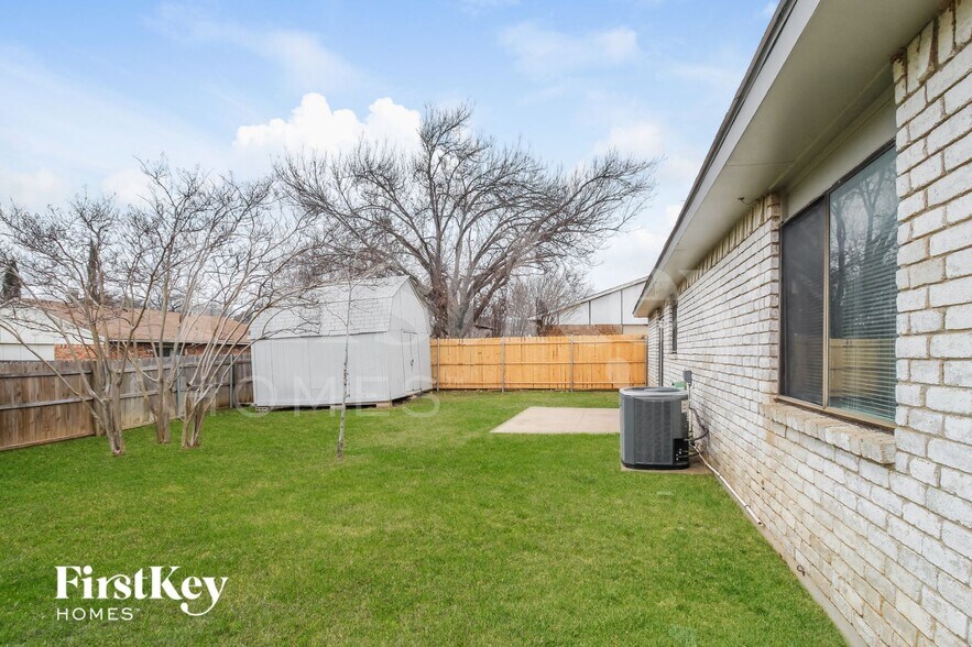 Building Photo - 1405 Steinburg Ln