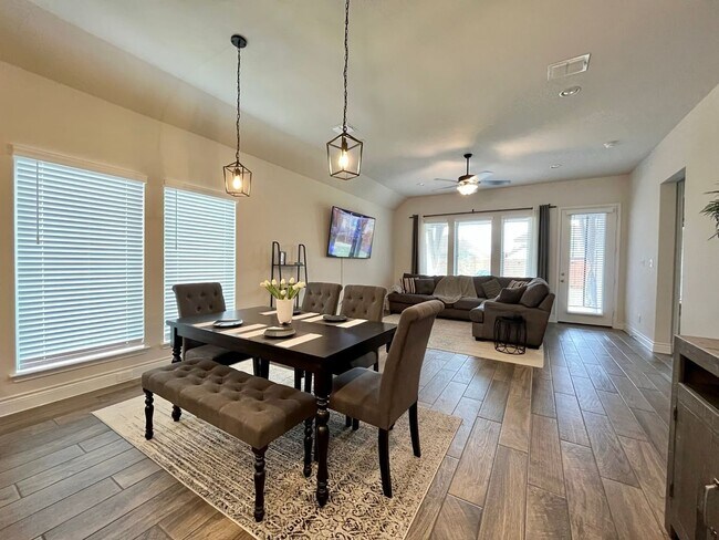 Building Photo - 3 Bedroom/2 Bath Kallison Ranch Subdivision