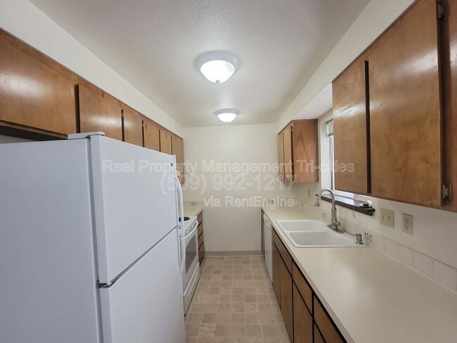 Building Photo - 8831 W Entiat Ave