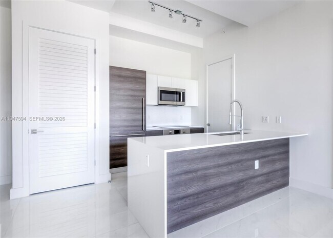 Building Photo - 301 Altara Ave