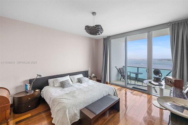 Building Photo - 1331 Brickell Bay Dr