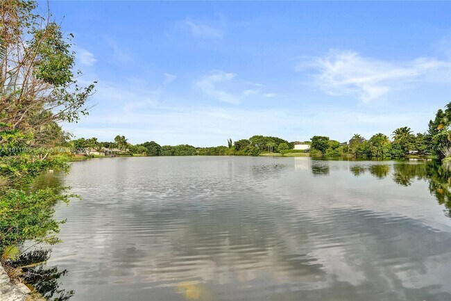 Building Photo - 1020 Bayberry Point Dr